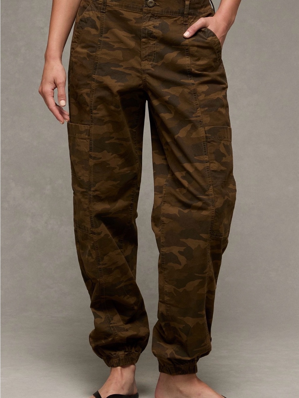 American Eagle Outfitters Olive Camo Jogger Cargo Pants